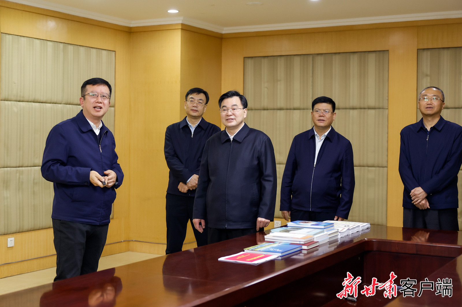 胡昌升在有关单位调研
